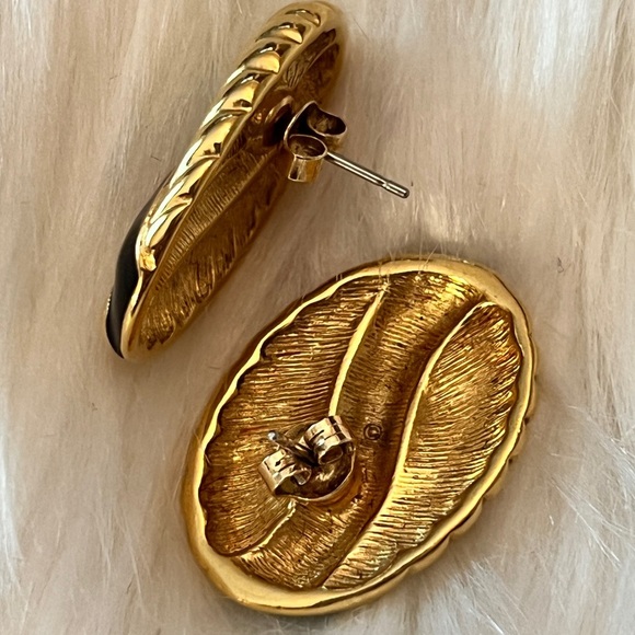 Elegant Gold and Black Women's Earrings - Picture 5 of 6